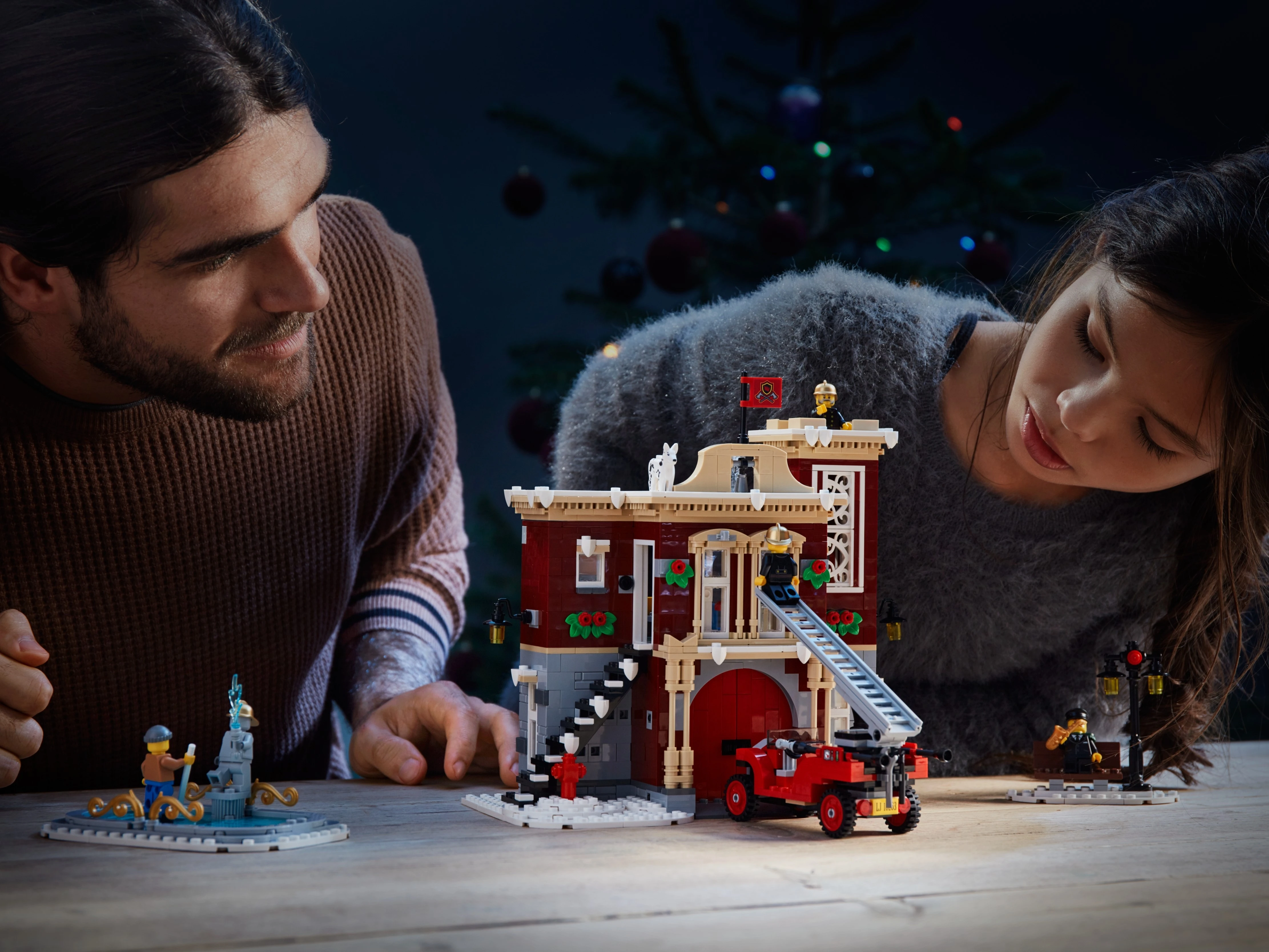 LEGO Winter Village Fire Station 10263 Alt12