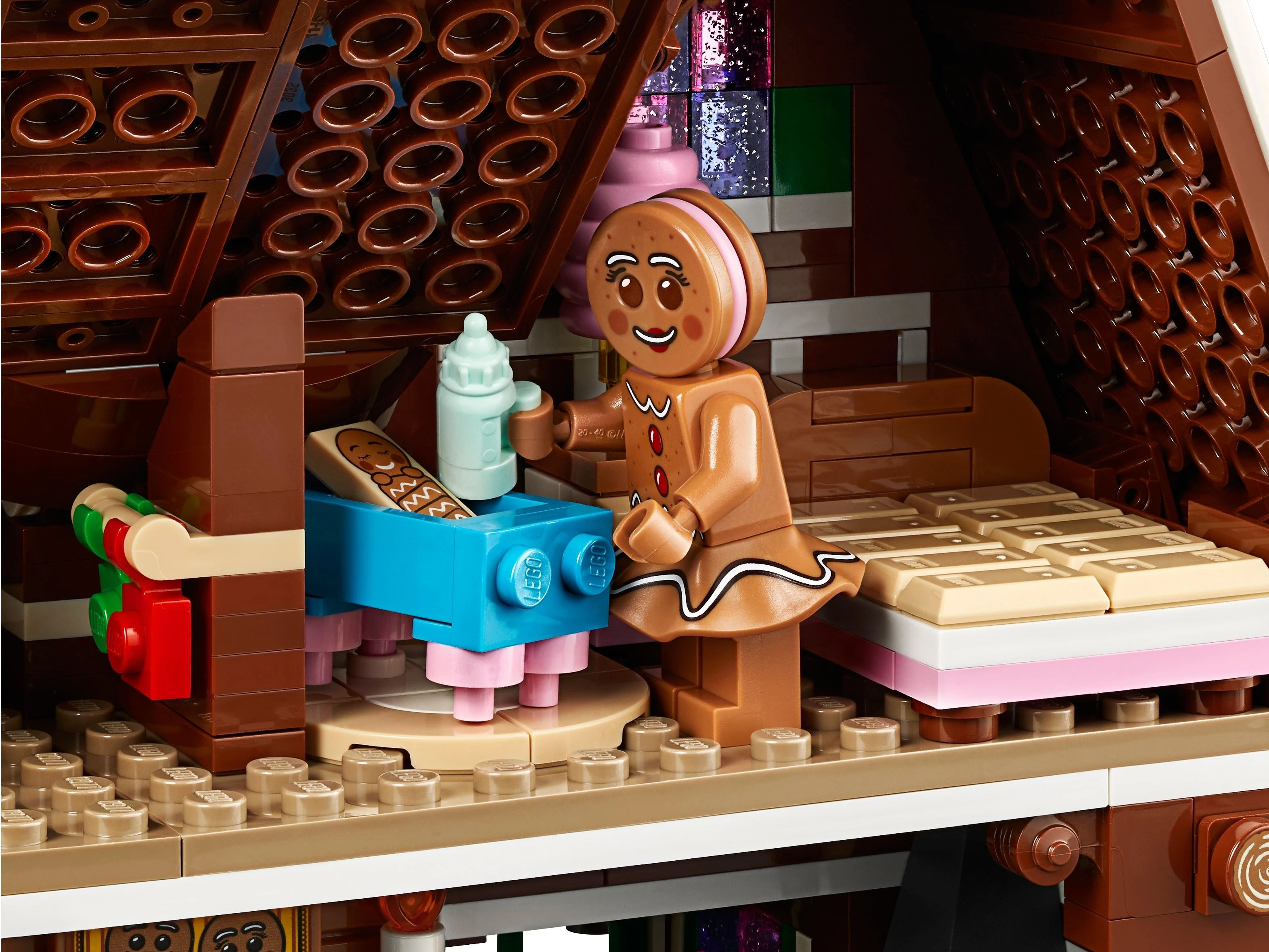 LEGO Gingerbread House 10267 Alt9