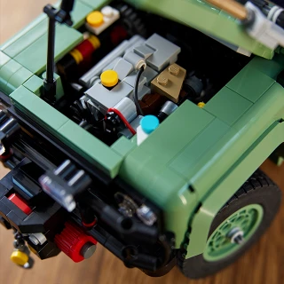 LEGO Land Rover Classic Defender 90 10317 Adventure P D P 202304 360 Explorer Feature 2