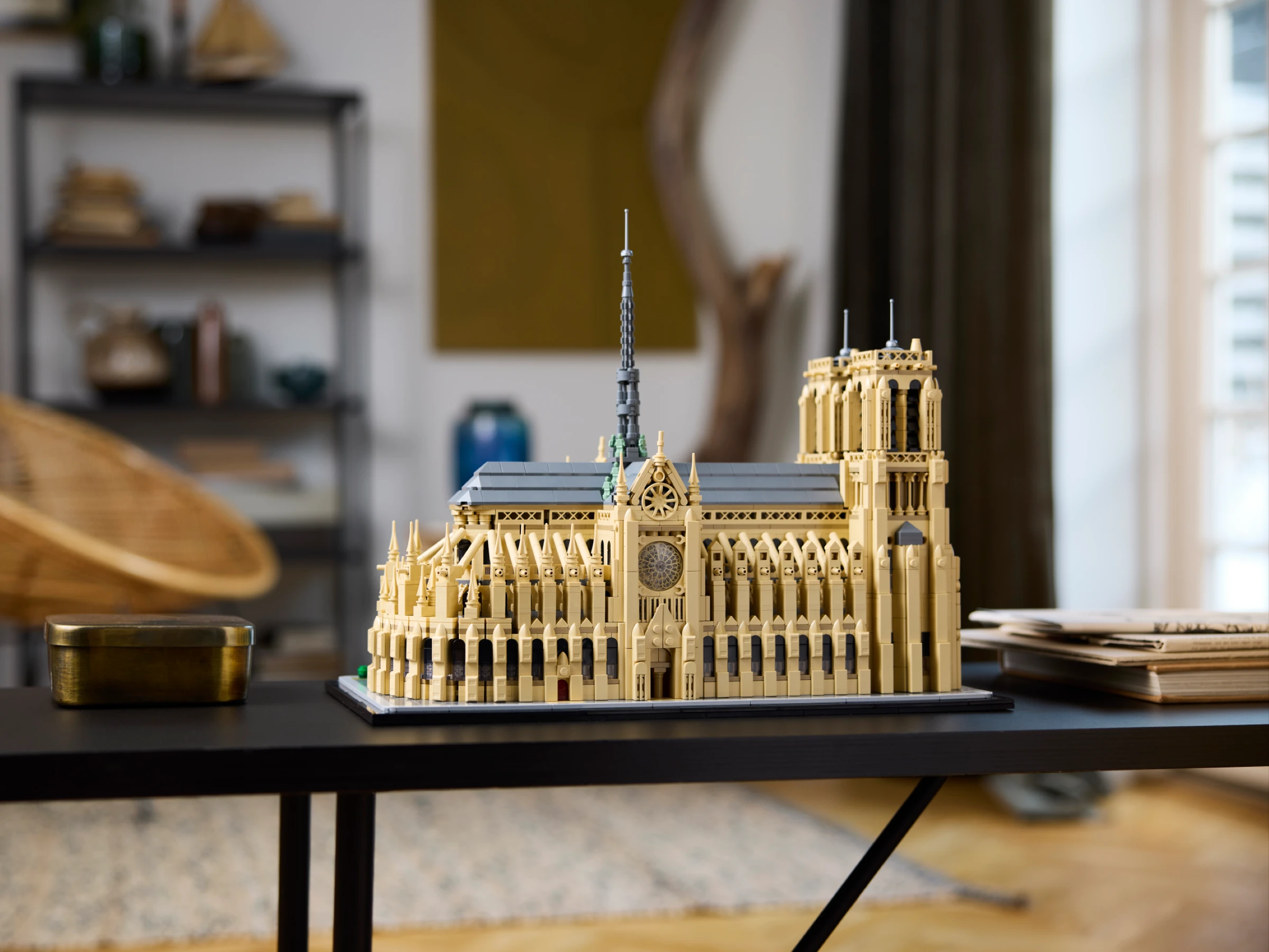 LEGO Notre-Dame de Paris 21061 Lifestyle3