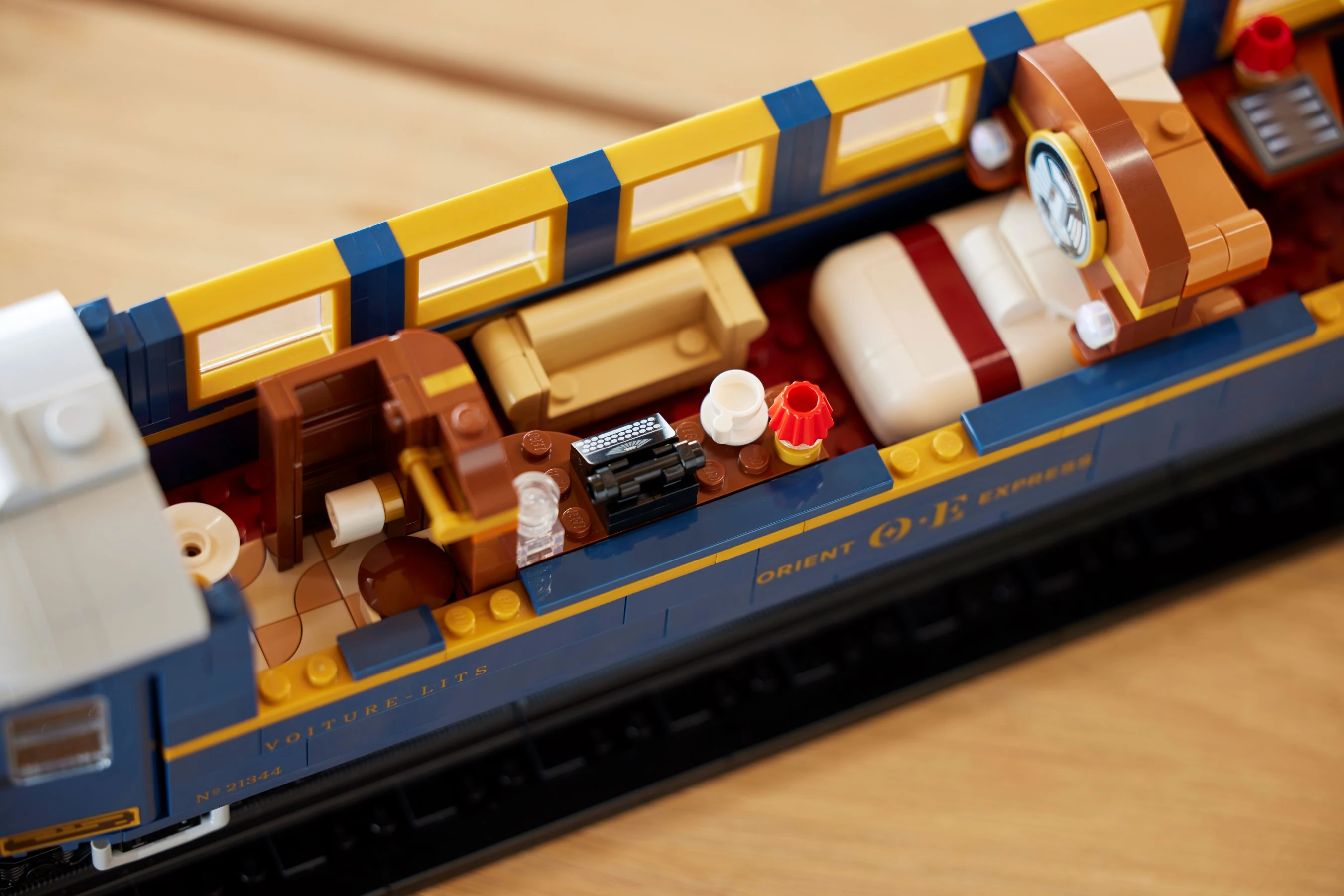 LEGO The Orient Express Train 21344 Alt11