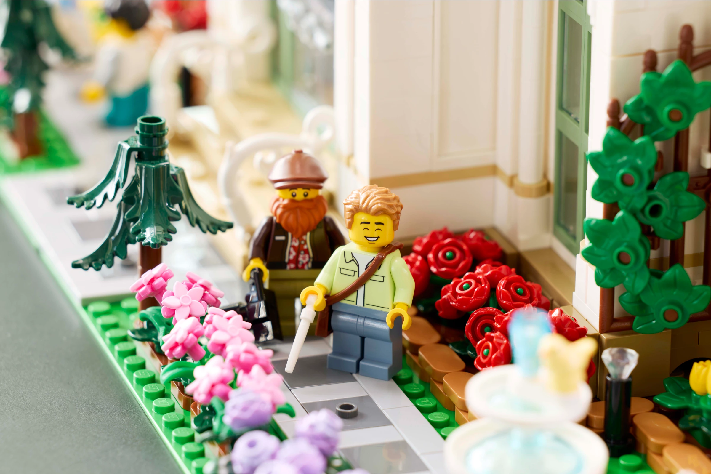 LEGO The Botanical Garden 21353 Lifestyle Build 08