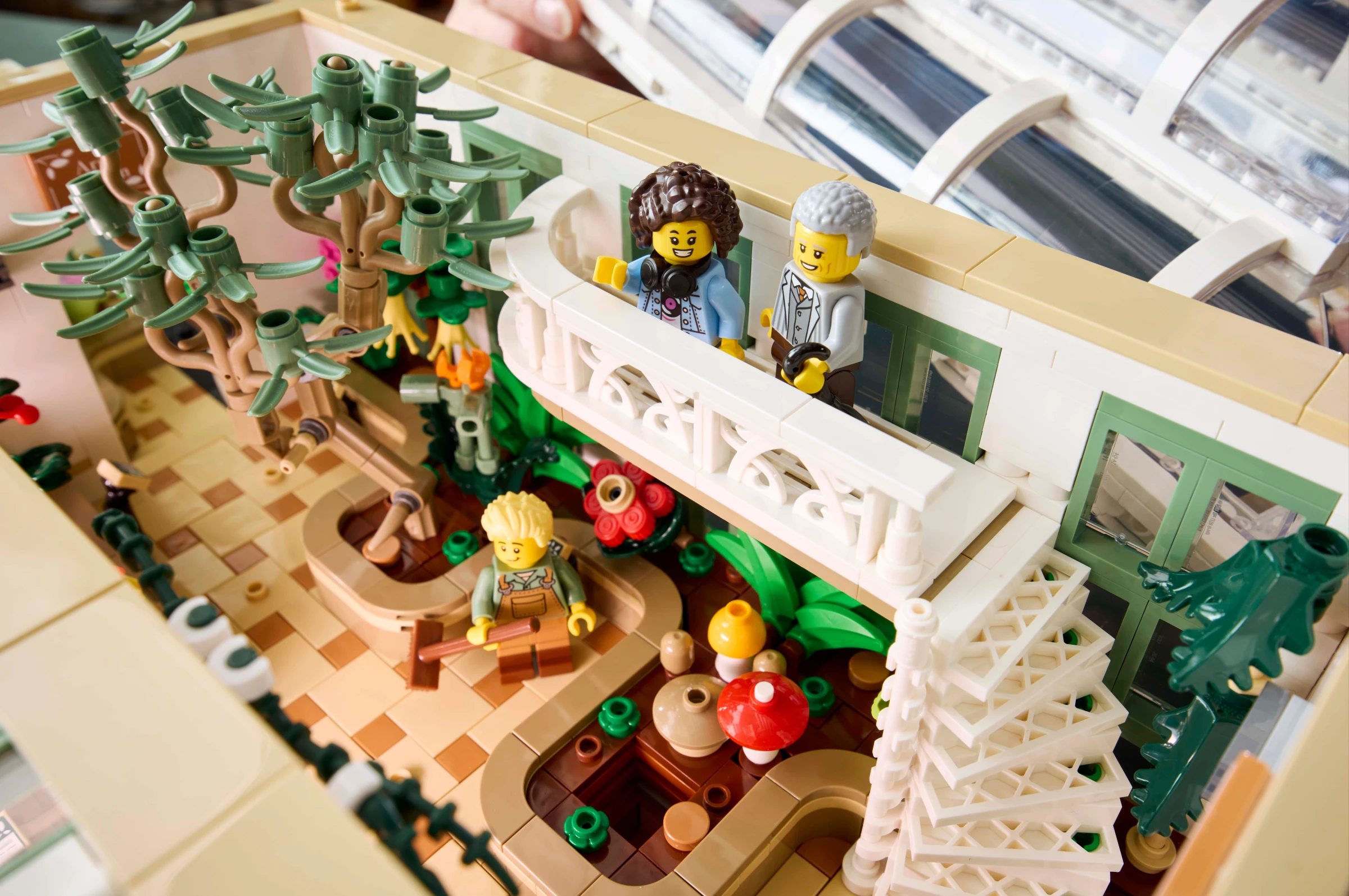 LEGO The Botanical Garden 21353 Lifestyle Build 12