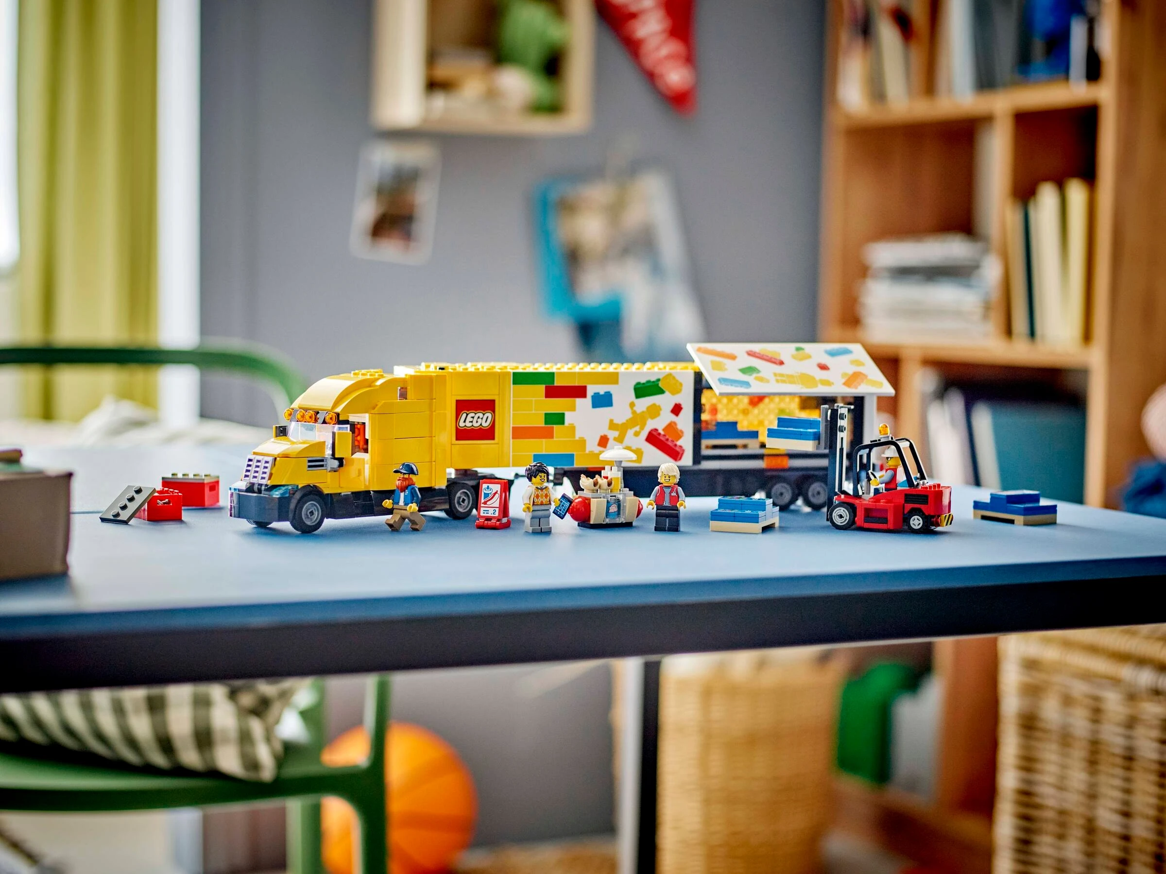 LEGO Yellow Delivery Truck 60440 Lifestyle Envr