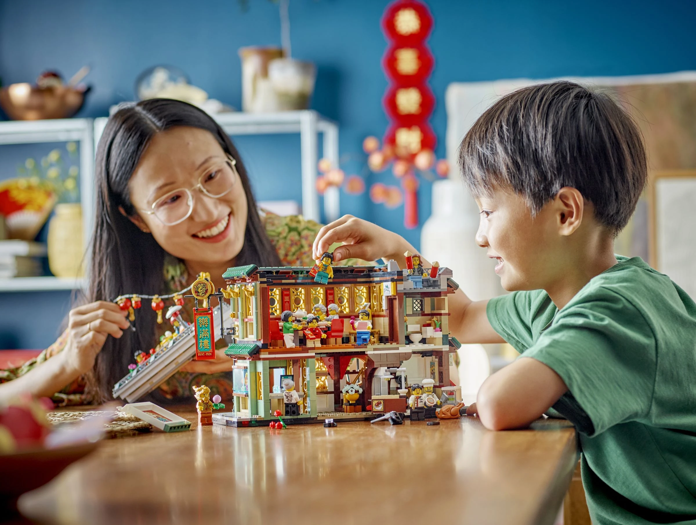 LEGO Family Reunion Celebration 80113 Alt6
