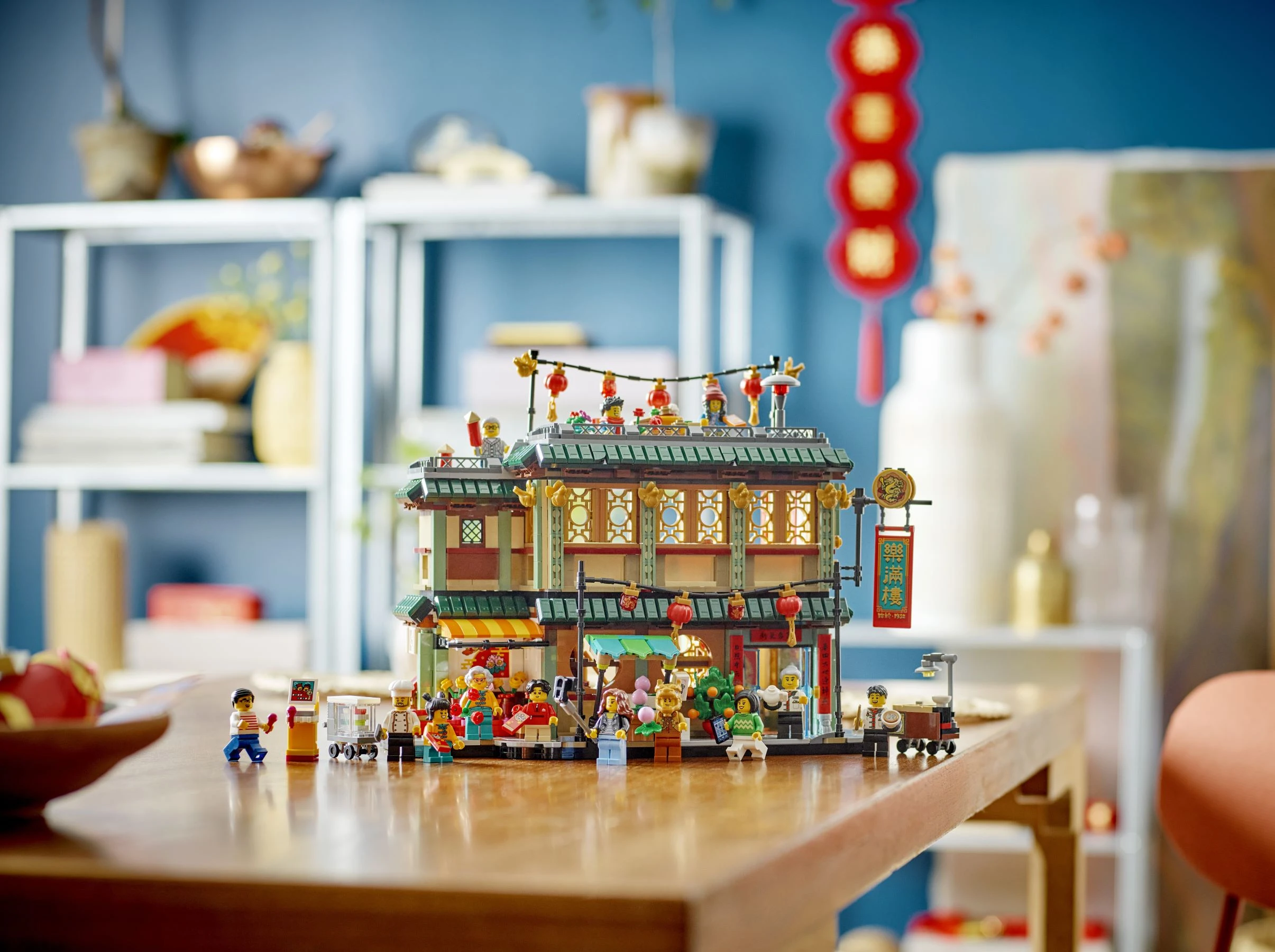 LEGO Family Reunion Celebration 80113 Alt8